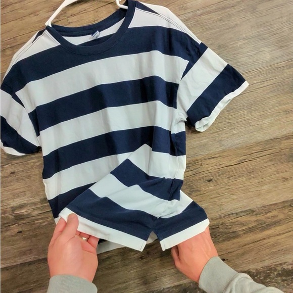 Old Navy Striped Short Sleeve Tee in Navy and White Large Tall - Picture 3 of 8